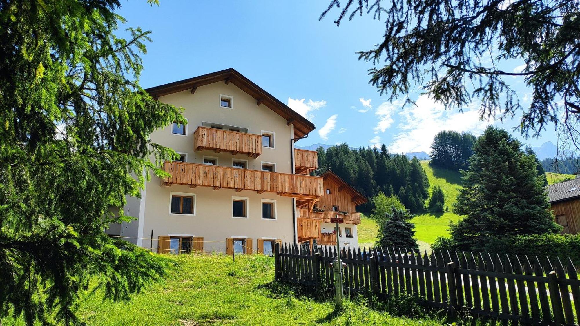 Villa Erica Бадия Екстериор снимка
